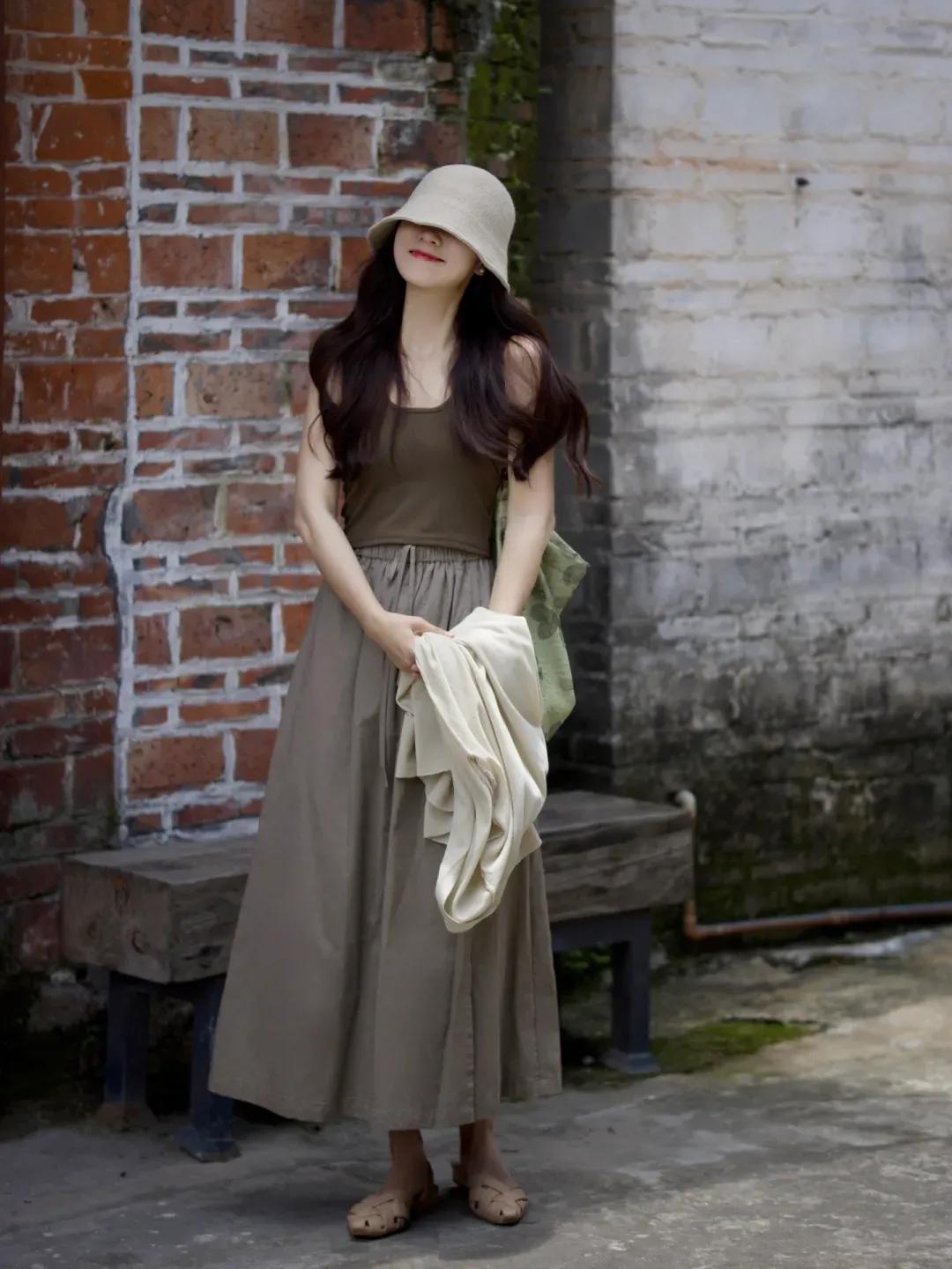 “裙子”这么穿真惊艳！不上膝、不花哨、要收腰，高级优雅又减龄