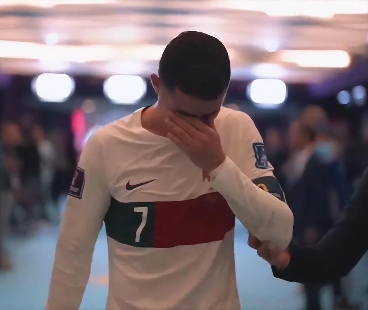 葡萄牙队爆冷出局，C罗痛别世界杯，裁判有问题吗