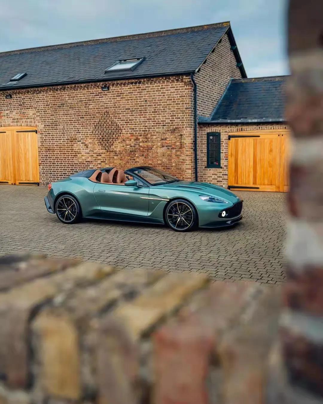 阿斯顿马丁敞篷跑车100万,阿斯顿马丁第一款混合动力超跑