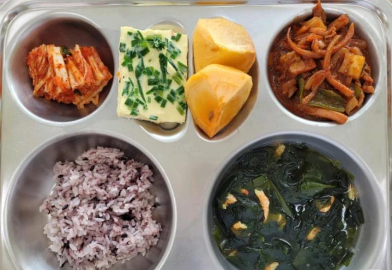 韩国日本中国吃饭的区别,日本学生餐怎么样