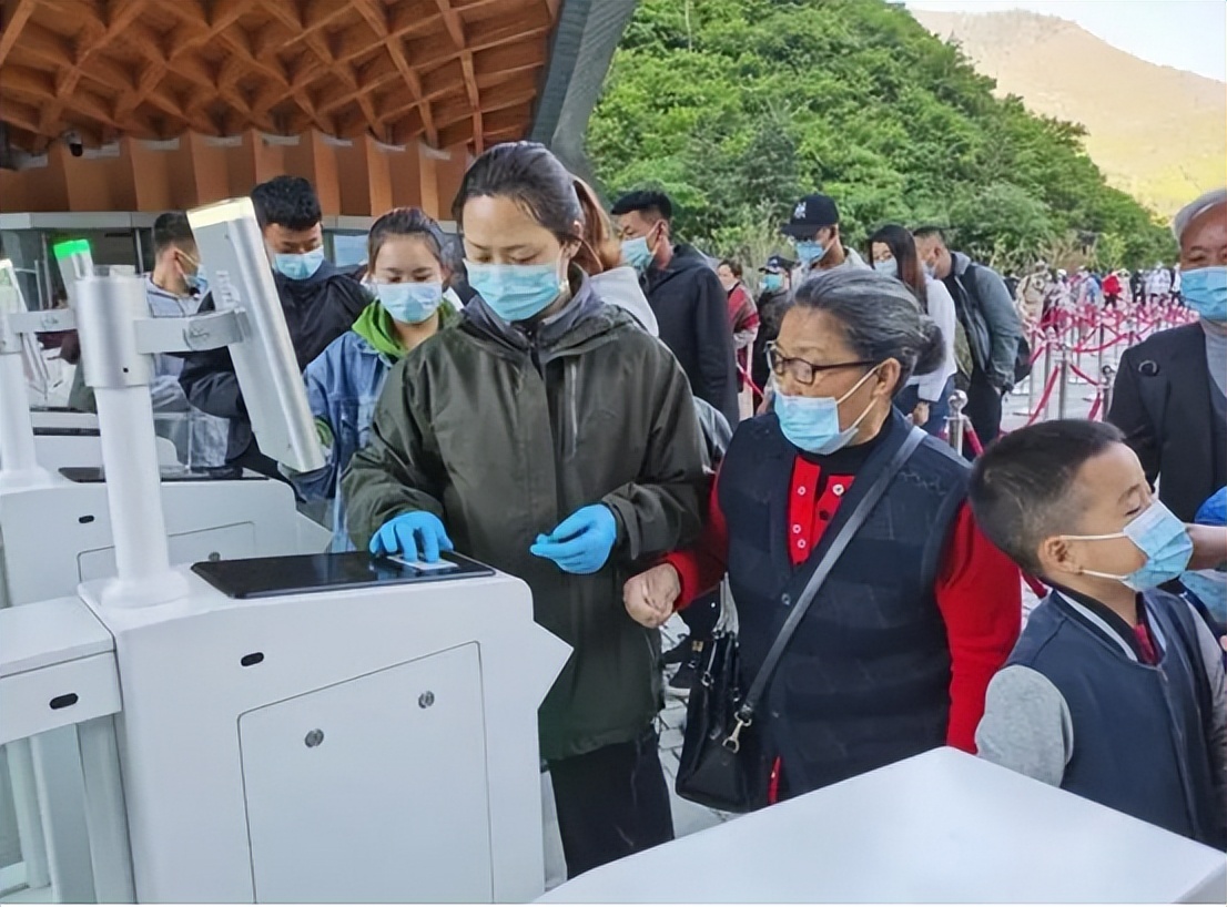 身份证尾号“Ⅹ”不读“叉”，也不读“埃克斯”，正确读法是什么.