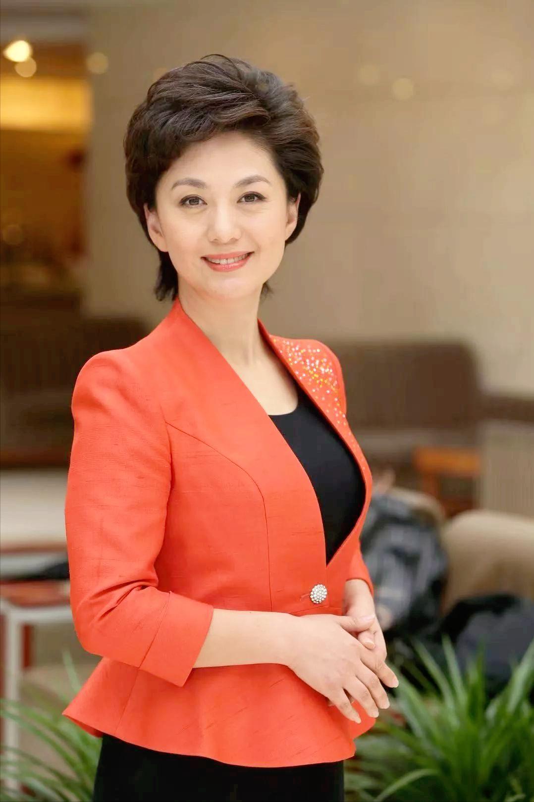 海霞妈妈年轻照片,48岁海霞的母亲