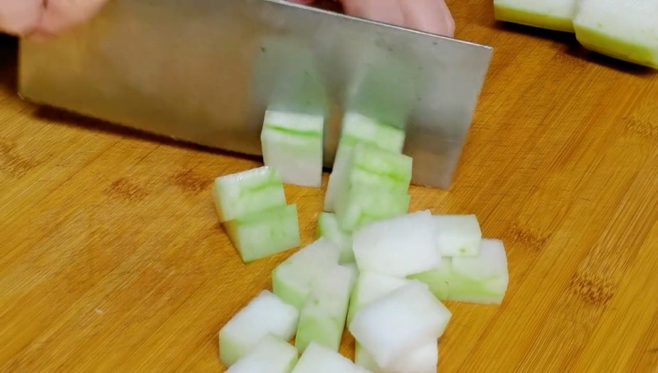 三伏天少吃寒瓜多吃4种凉瓜,三伏天里常吃的三种瓜