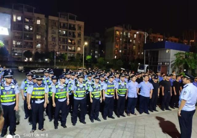 警方抓获传销分子,警方夜袭传销窝点抓获涉案人员