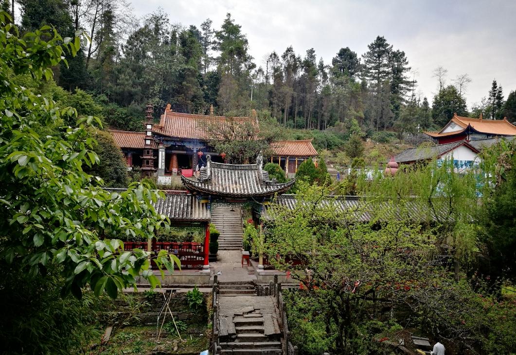 酷热难耐的八月即将过去,天气太热了回云南避暑