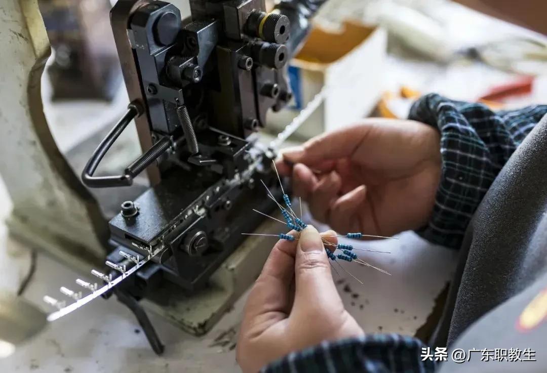 初中毕业成绩不好怎样选择中职,初中毕业读中职的商英专业好吗