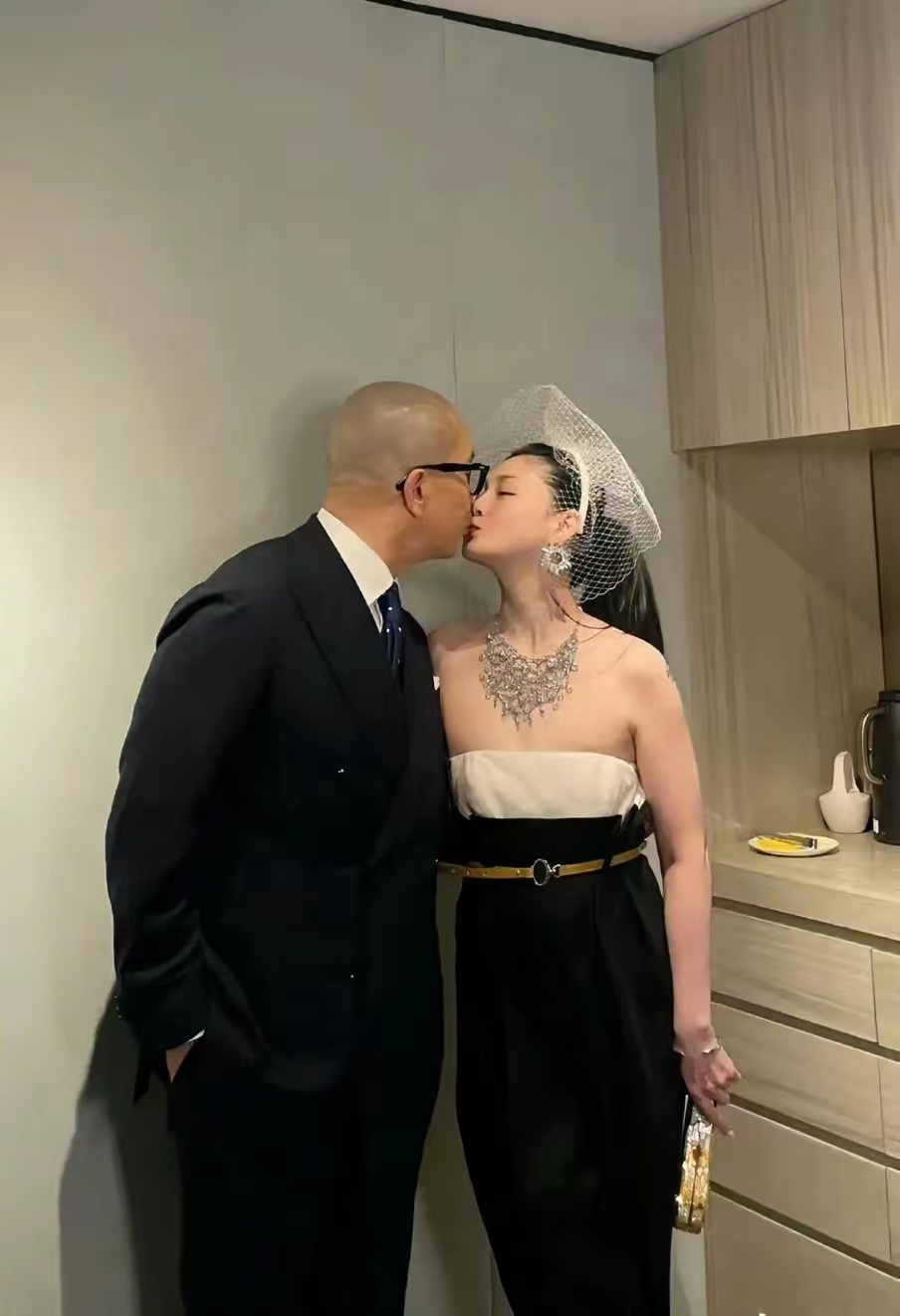 大s 具俊晔红毯 (大s 具俊晔戴墨镜)