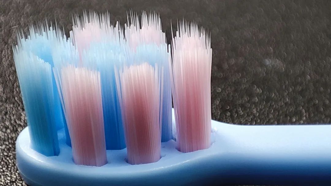 儿童声波全自动电动牙刷测评,显微镜下看牙刷