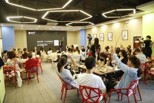 实体店倒闭如潮出路在何方,实体店倒闭无数人失业该怎么活