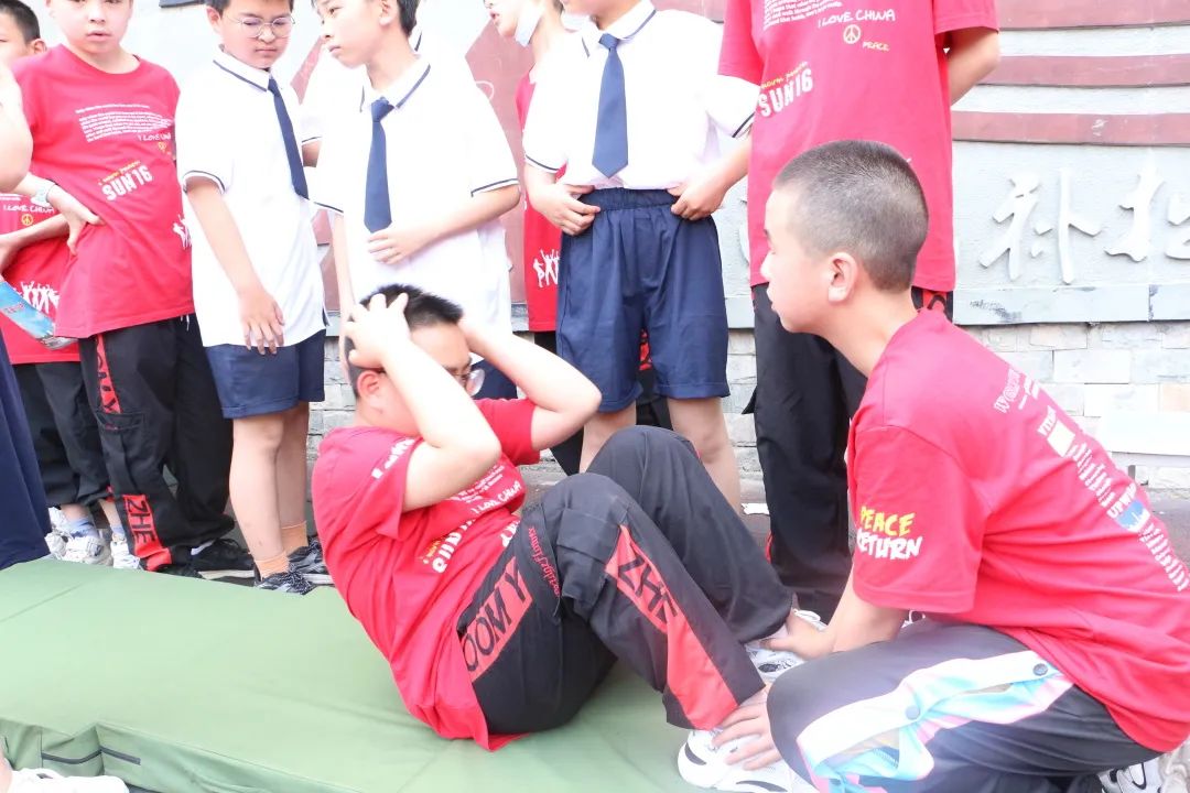 万二小举行2016级毕业典礼暨毕业班综合素质拓展活动