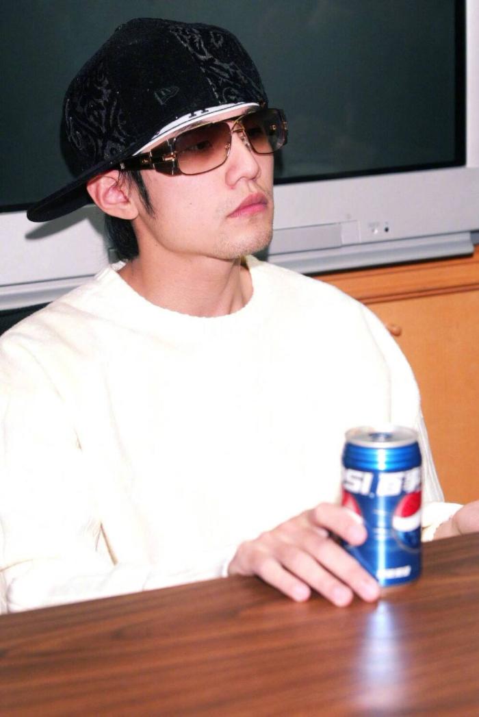 粉丝千万、叱咤歌坛，“天王接班人”华晨宇，能否撑起华语乐坛？