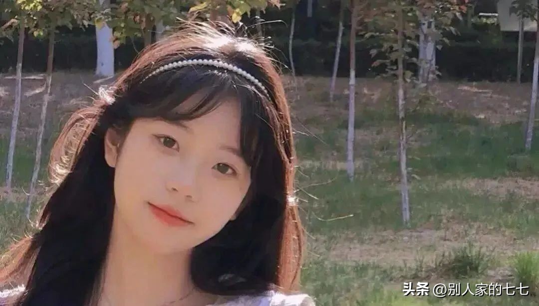 女人暗恋你的三个征兆,女人暗恋你的三个表现男人们注意