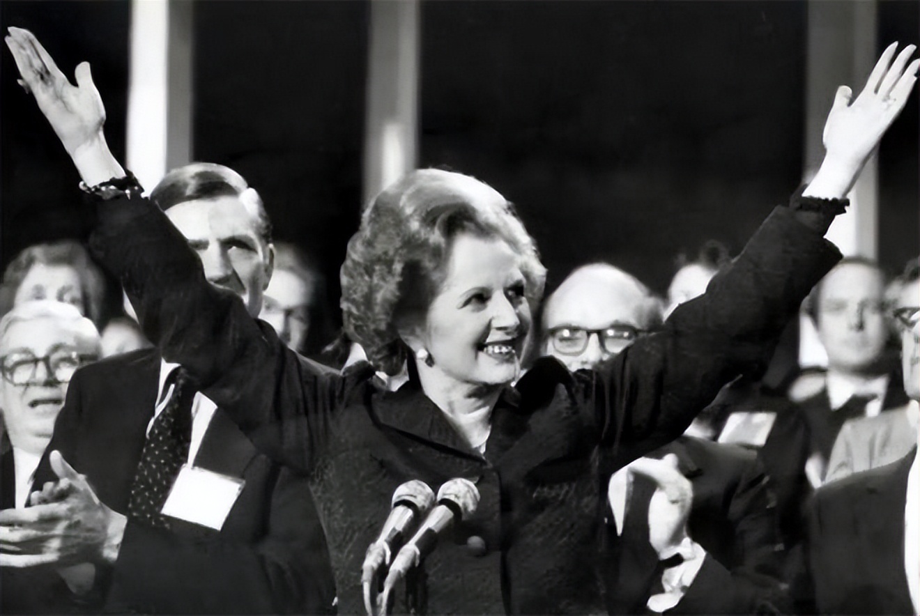 英国军官不解:为啥把香港还给中国?2000年英上将一句话道出真相