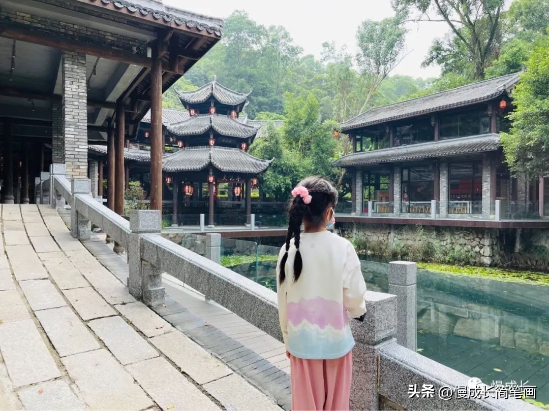 关于朋友圈各种旅游大片，我带娃家里蹲老郁闷了这件事……