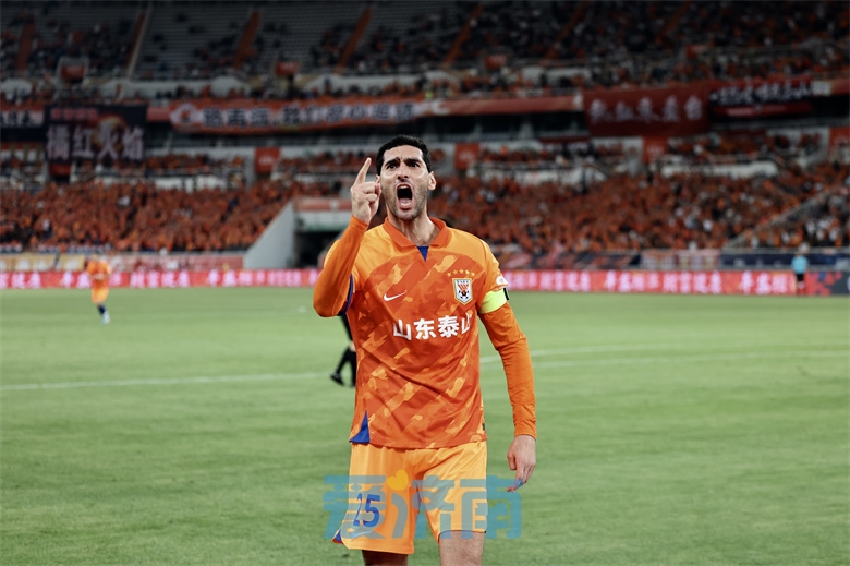 黄政宇费莱尼,山东鲁能三连胜视频