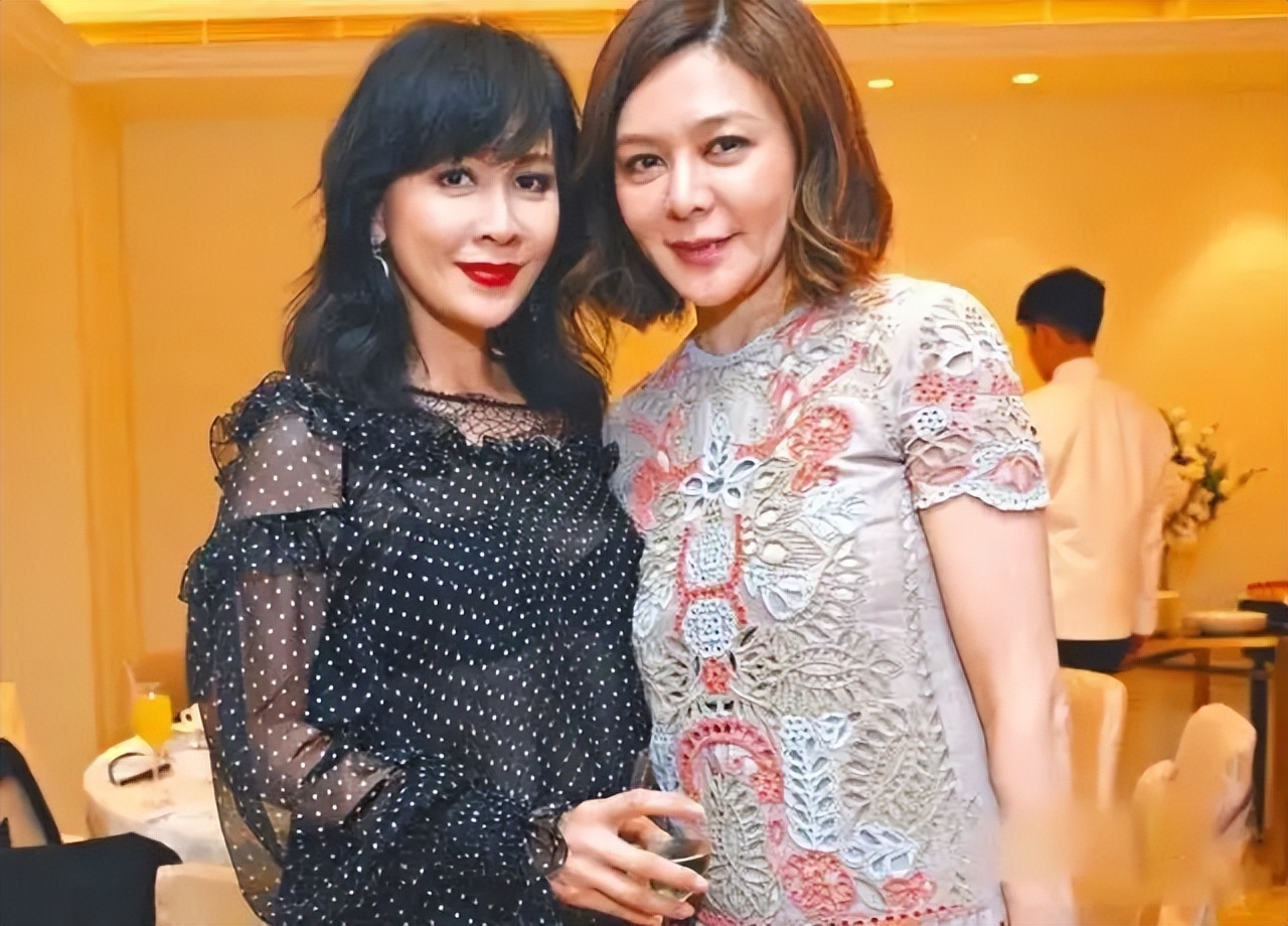 “豪放影后”刘嘉玲：遭绑架受辱患上洁癖，替王菲出头暗讽张柏芝