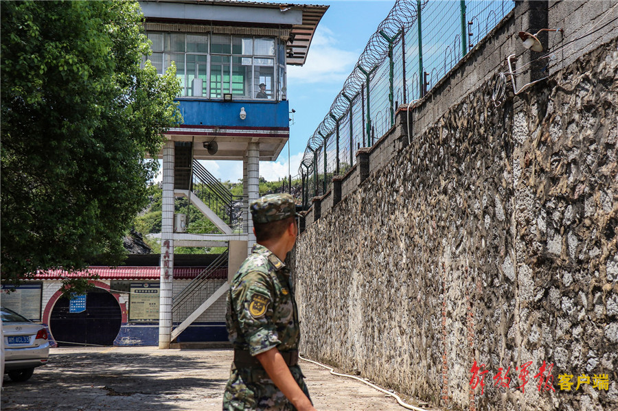 致敬退伍老兵的迷彩青春,退伍季时光不负迷彩青春