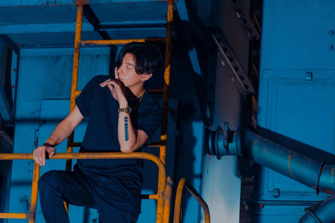 演唱会再爆猥琐事件!多名女观众遭毒手,满舒克现场活捉“*狼色**”