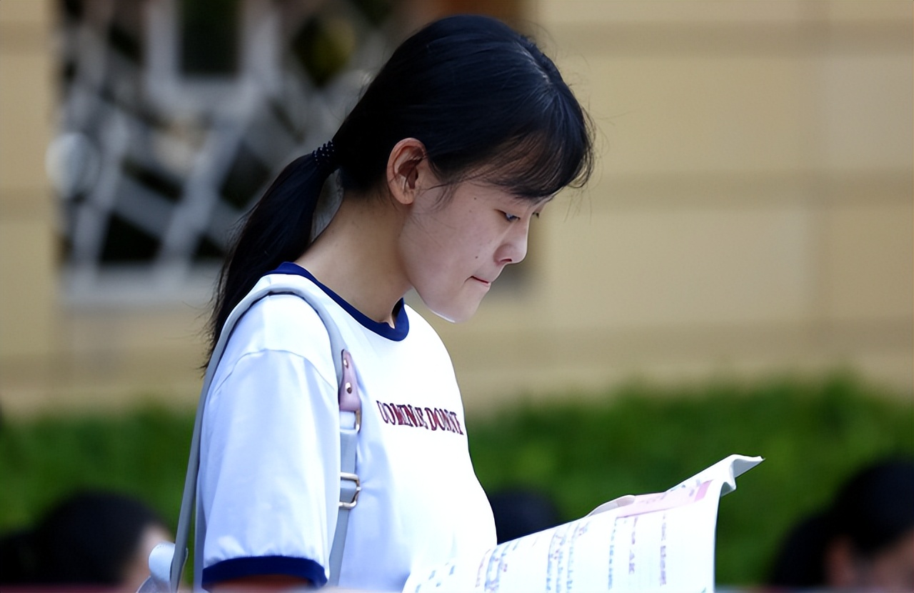 医科和师范,为何不建议三无家庭的学生学医