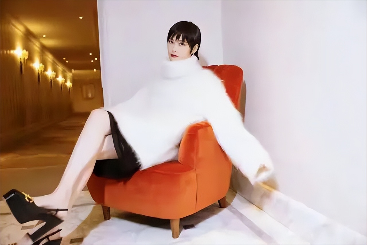 刘雯时隔三年重返时装周首秀,2003后女明星