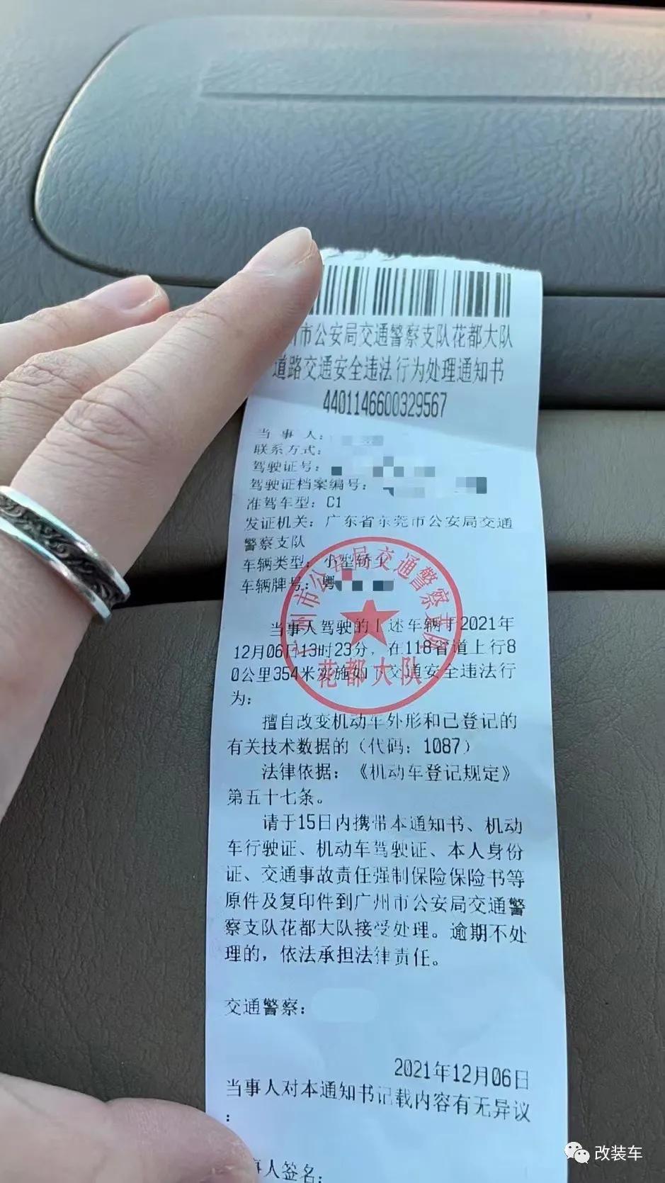 99年小伙的竞技风雅阁,被“美式截停”后也阻挡不了他继续玩车