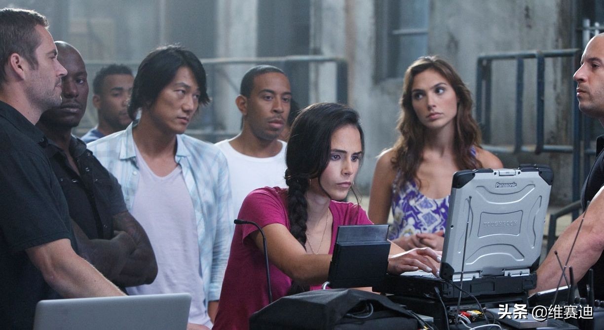 范·迪塞尔为何人称“家人侠”？消费保罗9年，网友们都看不下去了