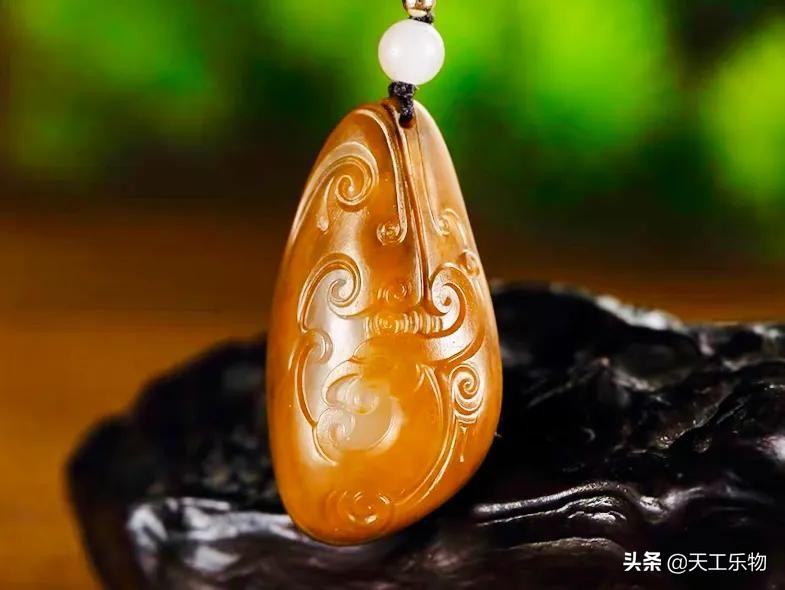 什么样的红皮白肉籽料只卖1000块,红皮籽料和黄沁皮籽料的区别