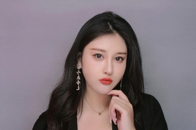 我山东姑娘,体重170,曾因胖被人诋毁,今靠身材挣钱,日入3000