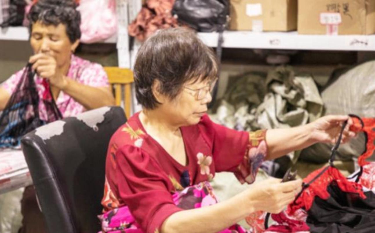 90后卖内衣一个月回本20万,90后小伙做衣服生意