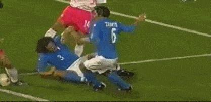 韩国队小动作上热搜!02年曾爆头马尔蒂尼,北京冬奥会险废武大靖