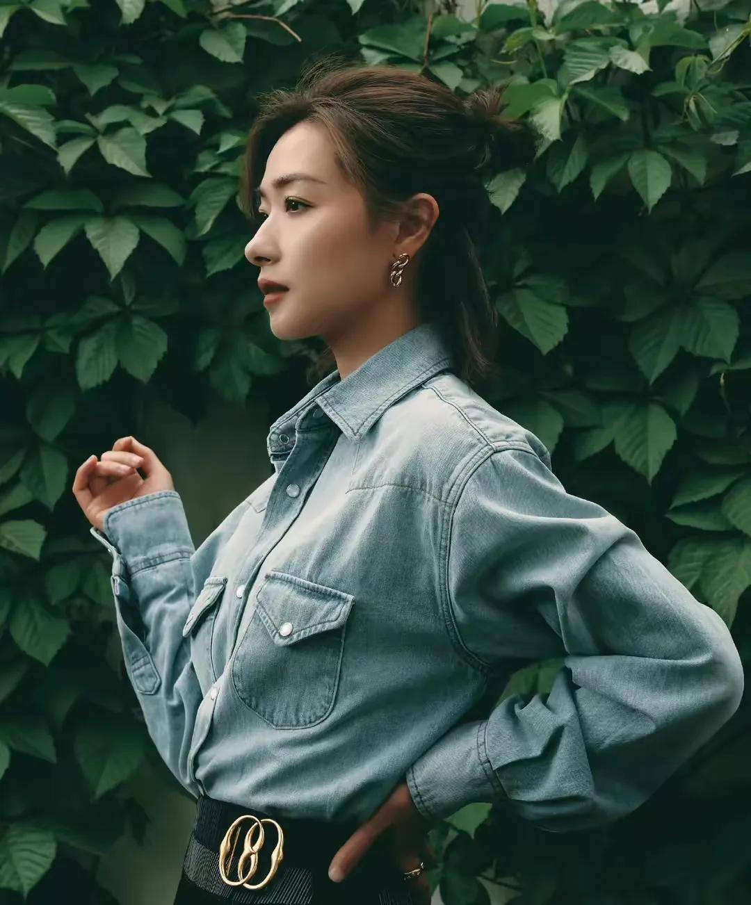 万茜高开叉裙造型图文,万茜穿高开叉长裙单人超美图片