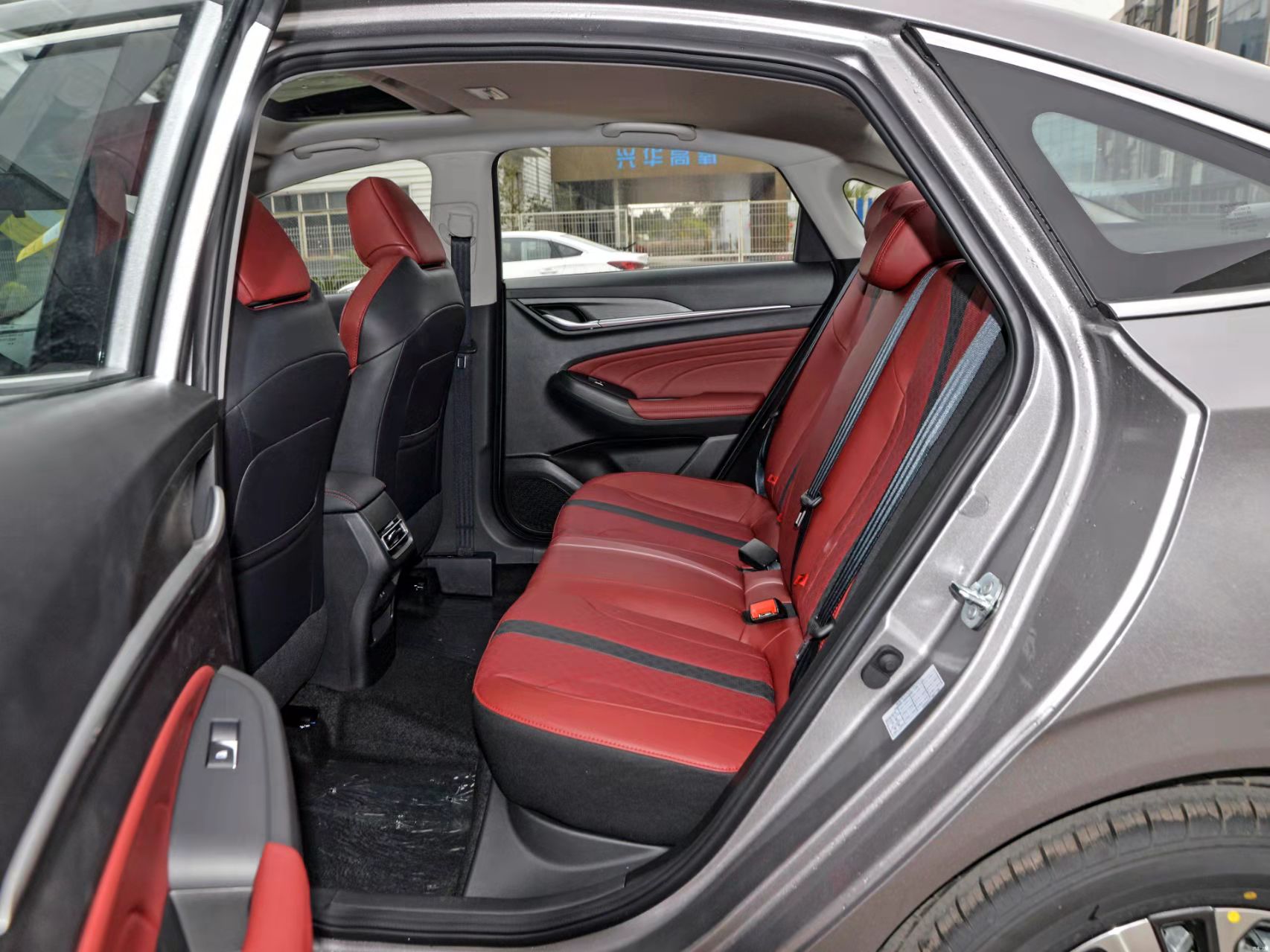 长安逸动与铃木雨燕,铃木与长安逸动