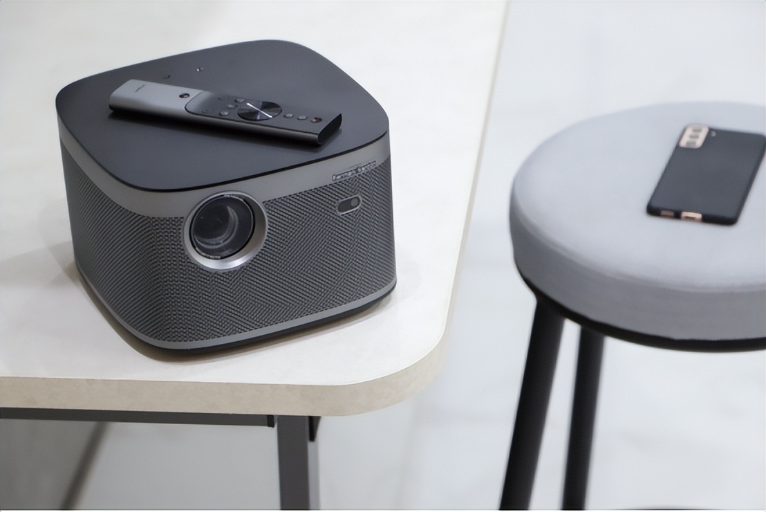 国产投影仪和日本投影仪,买投影仪要买什么样的投影仪最好