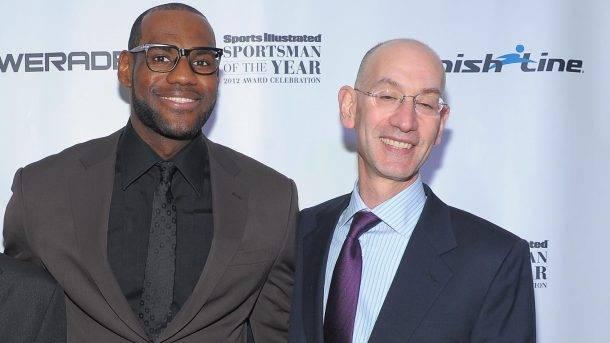 裁判偏袒湖人!冠军教练不满,罚球差5倍,詹姆斯闹事终于有回报