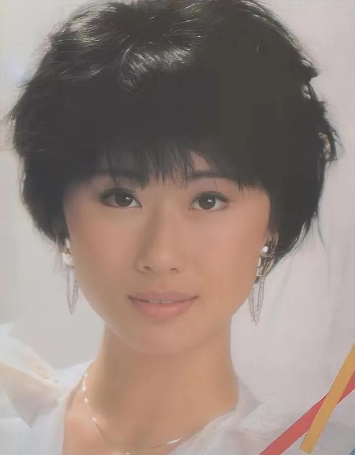 梅艳芳和叶倩文谁的气场大,叶倩文60岁仍唱功惊人