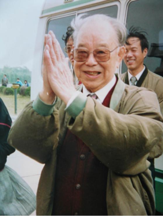 94年廖汉生到周恩来纪念馆参观，结束时被问：您是贺龙的外甥吗？