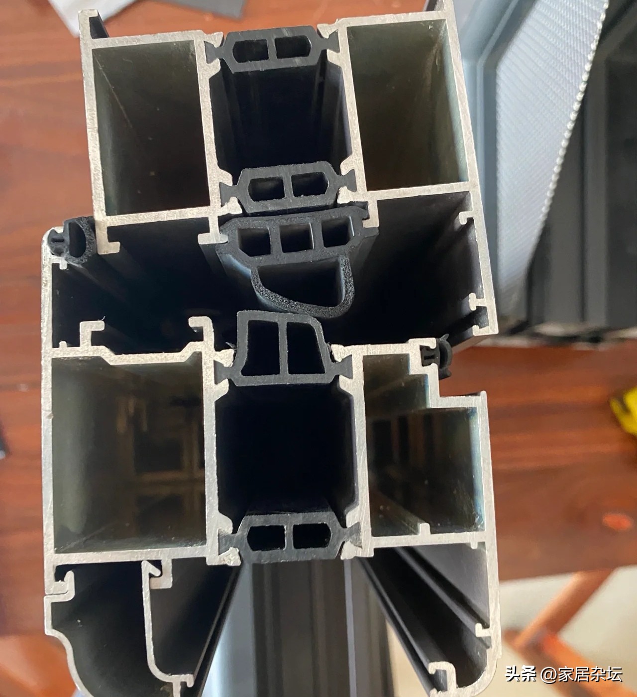 600元的断桥铝门窗靠谱吗,115断桥铝窗一平方600全包贵不贵