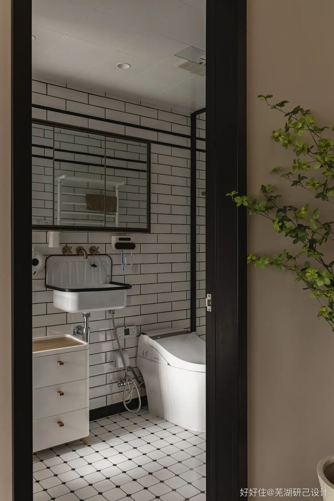 入户门正对次卧户型,长条户型进门对着次卧