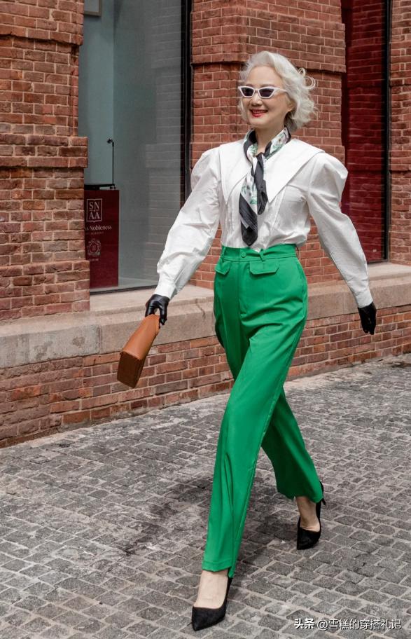 被上海奶奶的穿搭惊艳到了,被时尚老奶奶惊艳