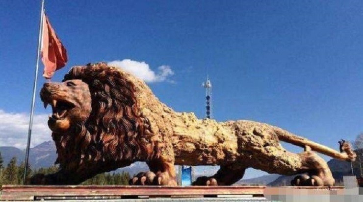 15米长东方雄狮根雕300万元拒卖,广西男子雕刻30吨楠木雄狮