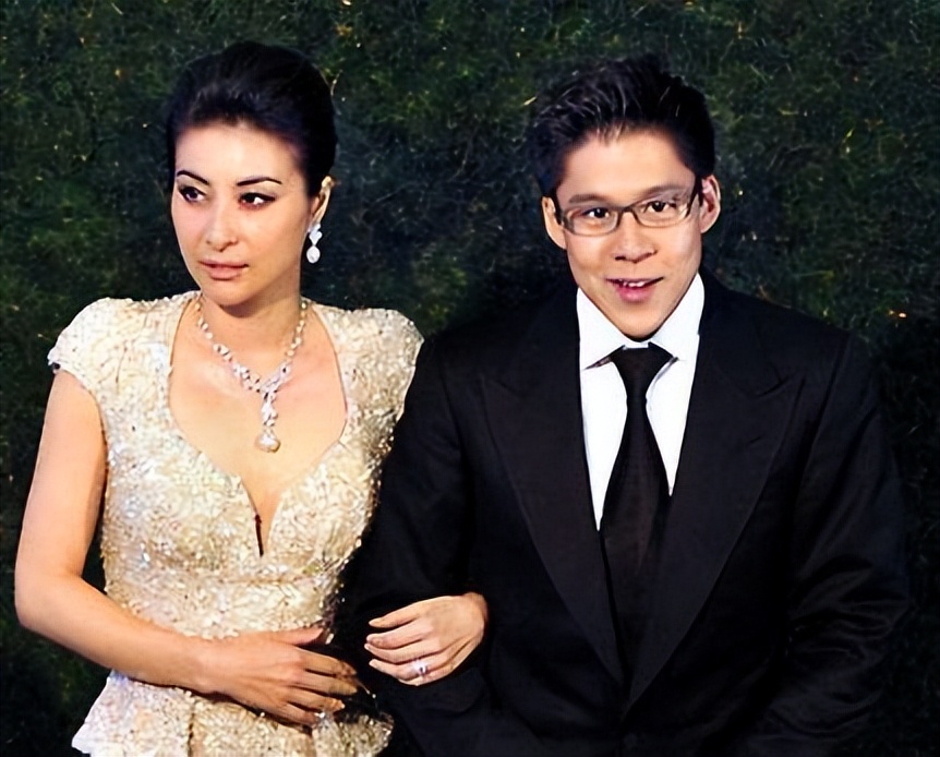 跳水皇后郭晶晶晒全家福,跳水女皇郭晶晶和豪门阔少