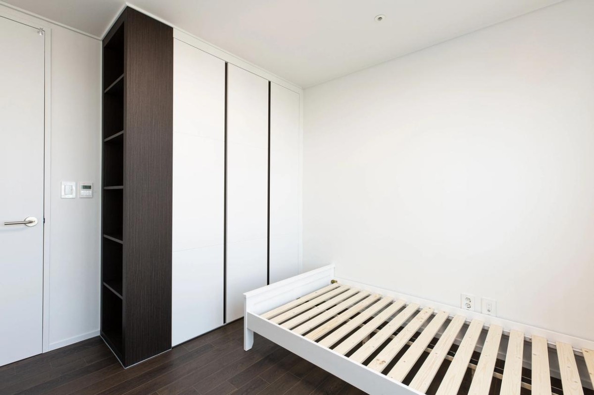 与其花钱装满柜子，从4个地方偷省出0.5㎡做“薄侧柜”，省钱实用