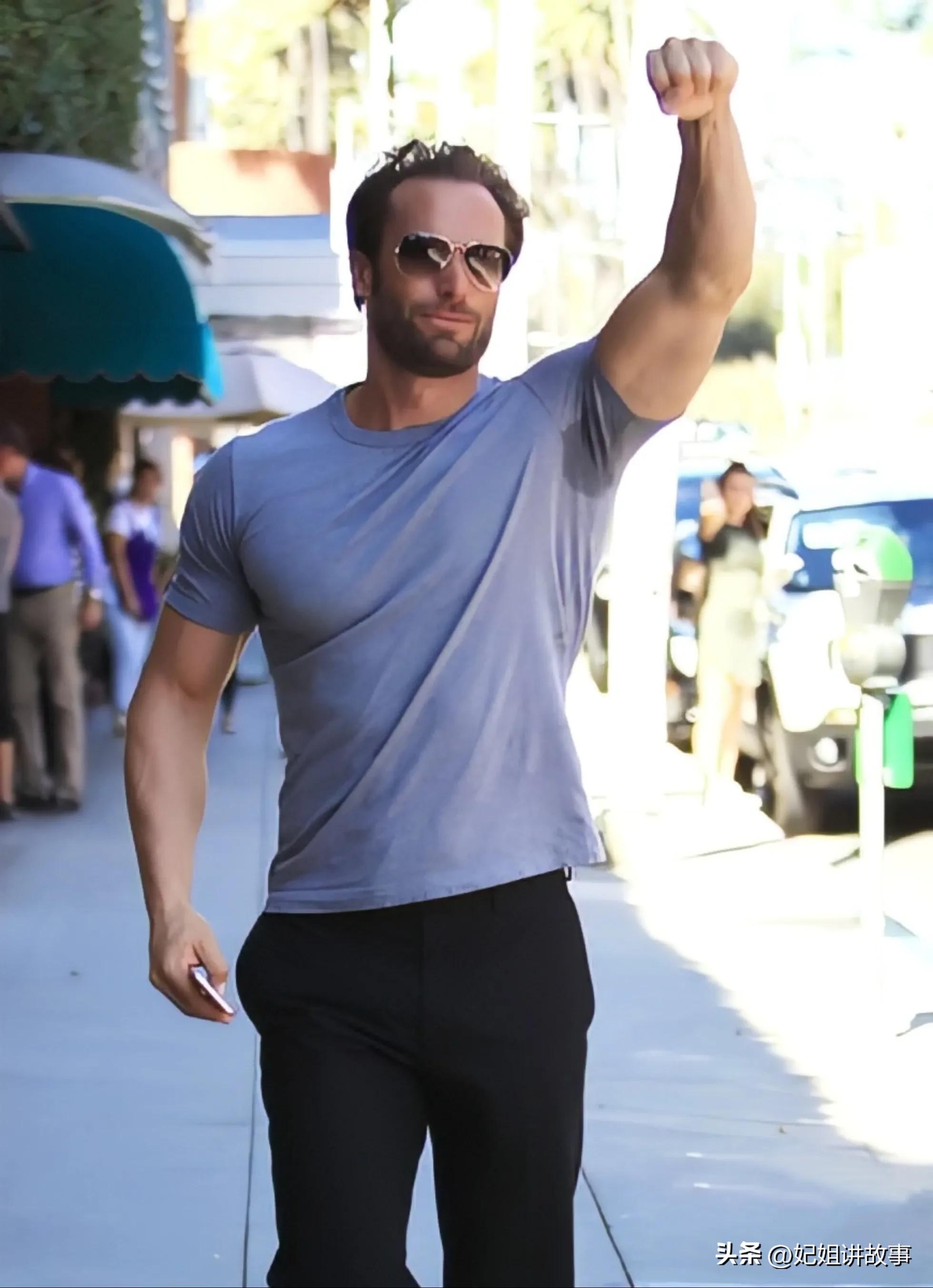 德国土豪极奢淫欲,有3个老婆、9位*妇情**,人称“现代韦小宝”