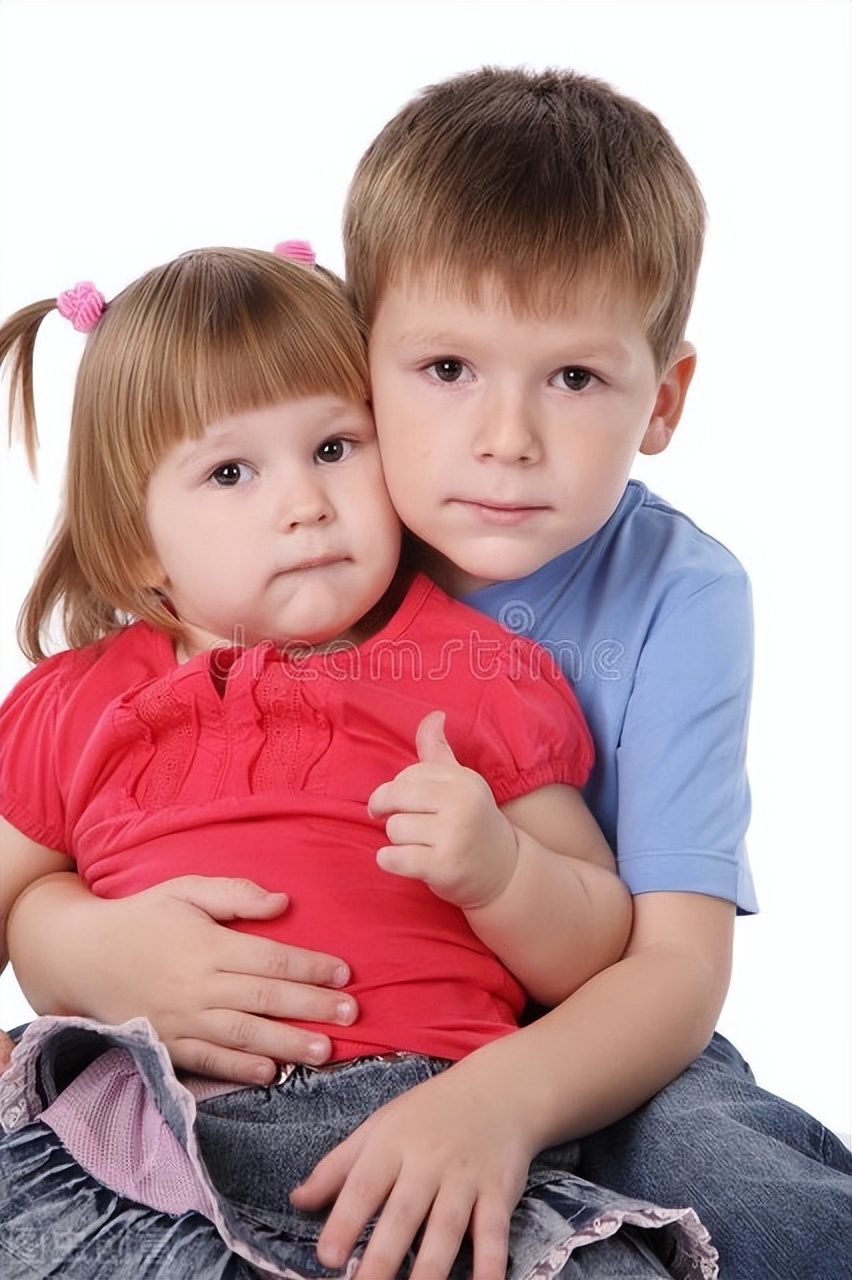 因为一瓶红酒，亲妹妹胀红了脸