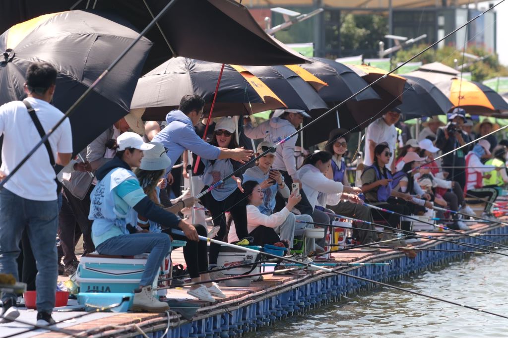 溧阳市钓鱼协会圆满完成全国女子网红垂钓嘉年华裁判工作