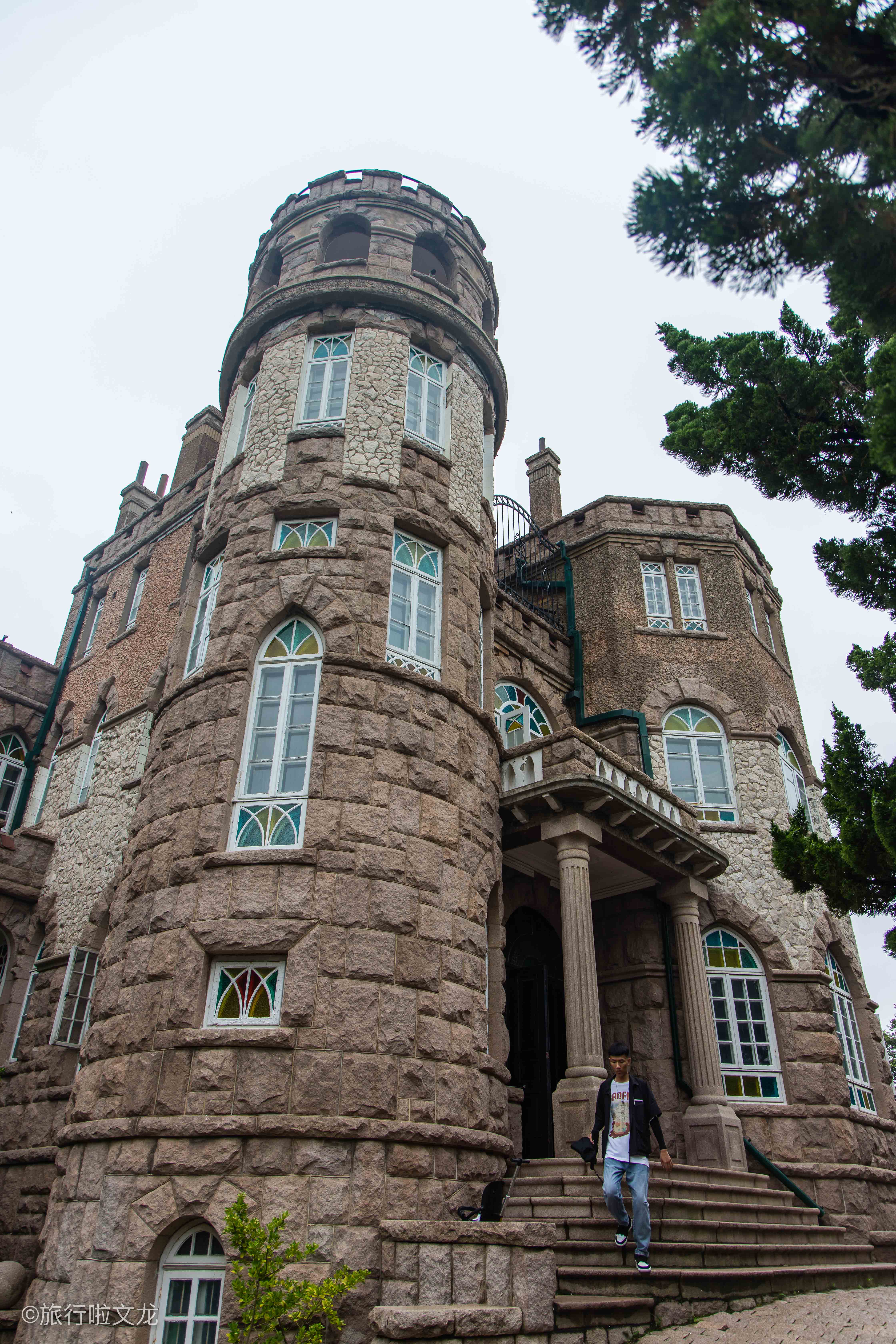 青岛看海打卡八大关风景区,漫步青岛八大关欣赏异域风情美景