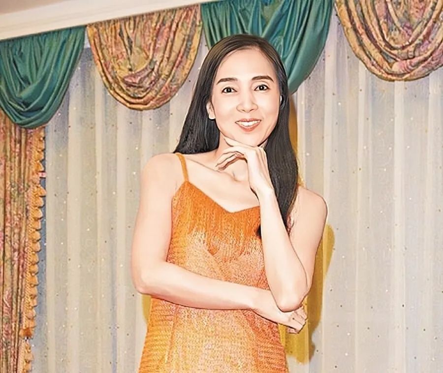 比汪小菲还疯的百亿富婆，5段婚姻历经*养包**、家暴后竟然不疯了？