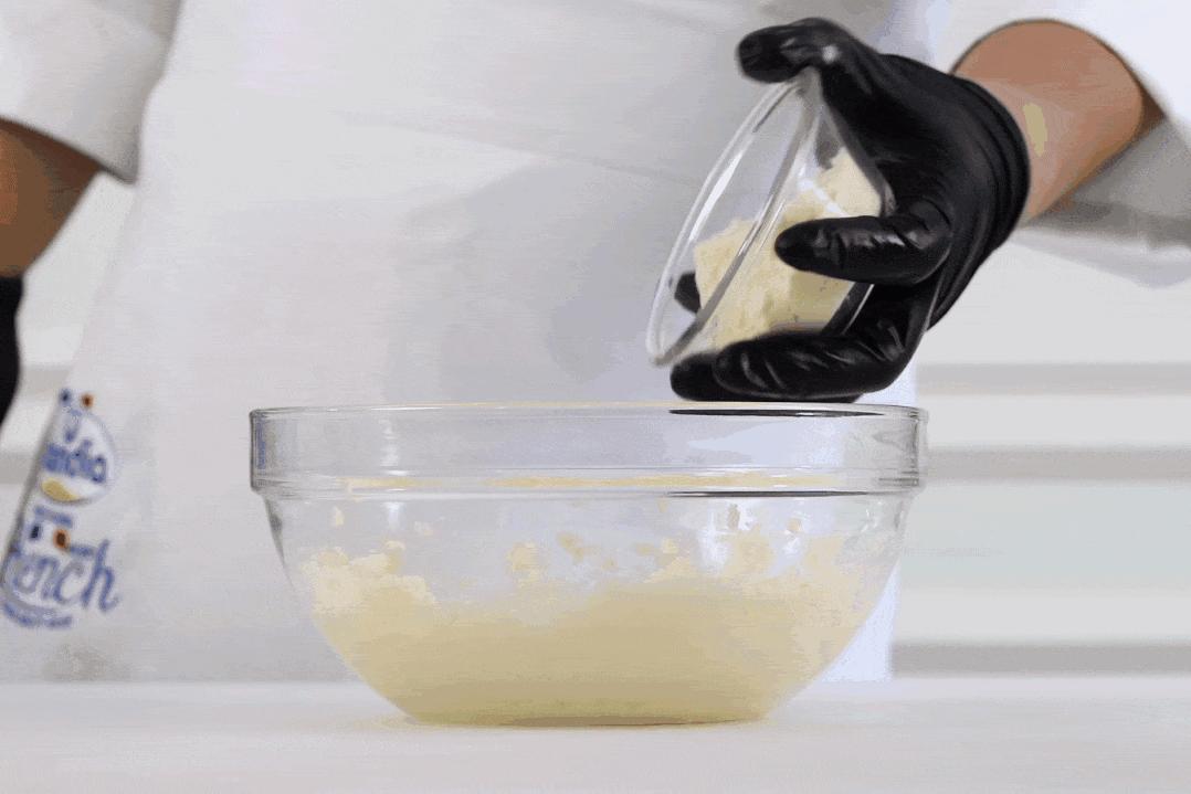 酥皮泡芙烤出来有点塌是怎么回事,泡芙不脆出炉后还塌什么原因