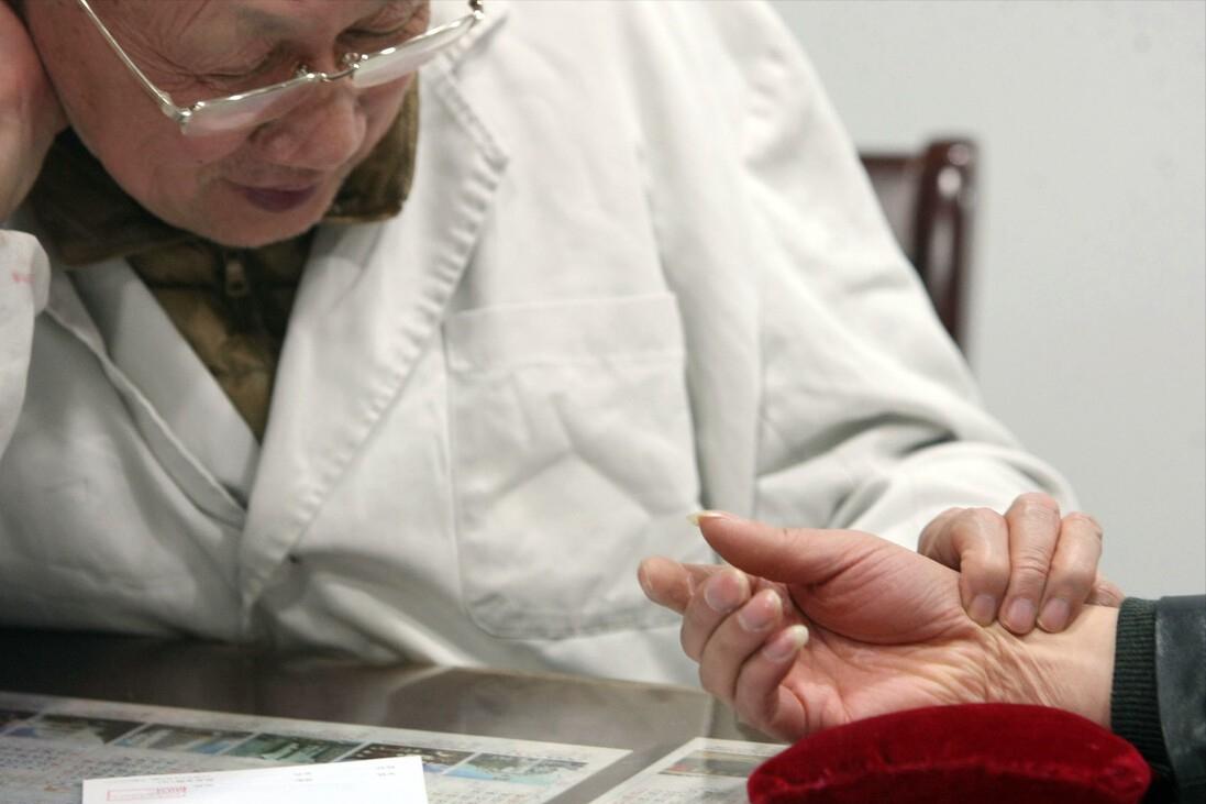 中医学生谈恋爱,中医学生和西医学生谈恋爱