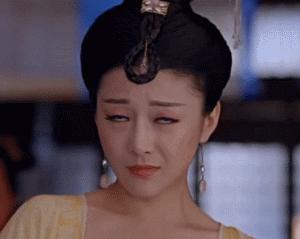 露裤衩引尼姑注意，猪脑导演画风独特！